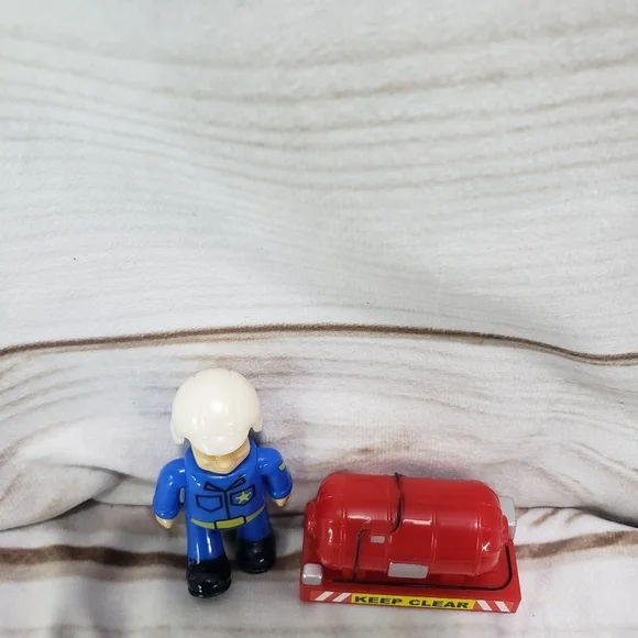 🌞SOLD🌞 Fireman Sam Airport Security Replacement Figure And Accessory 2.5 Inch - Picture 3 of 7